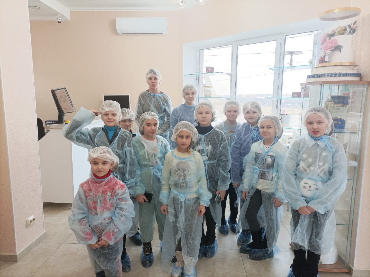 Ирина Жукова организовала школьникам, живущим в пункте временного размещения, экскурсию по городу 